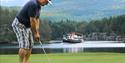 Vrådal golf med veteranbåten MS Fram i bakgrunn