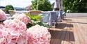 Uteserveringen ved Notodden Hotel midt i Notodden sentrum. Foto