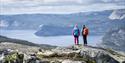 2 ladies enjoy the view of vråvatn from venelifjell in Vrådal