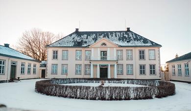 Sondre Brekke hovedgård med snø