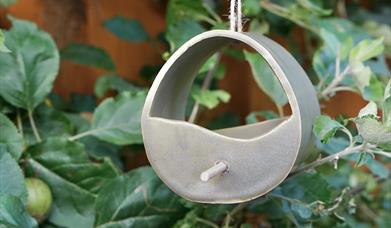 Hand-buillt and decorate a ceramic bird feeder