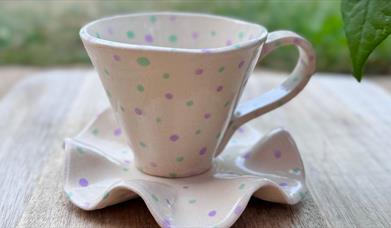 Hand-buillt and decorate a ceramic tea cup and saucer