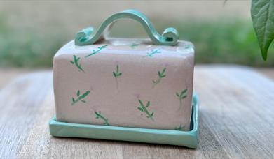 Hand-buillt and decorate a ceramic butter dish