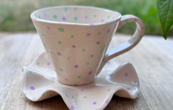 Hand-buillt and decorate a ceramic tea cup and saucer