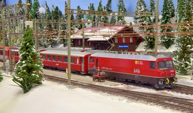 646 ready to leave Kleine Albula with the Glacier Express