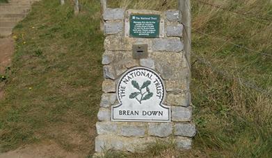 Milestone at the start of the walk