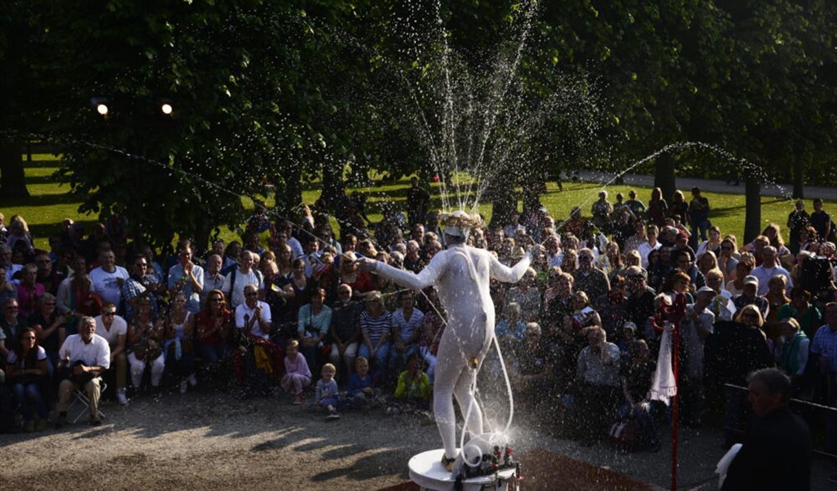 Photograph of Spurting Man on plinth, squirting water from his costume