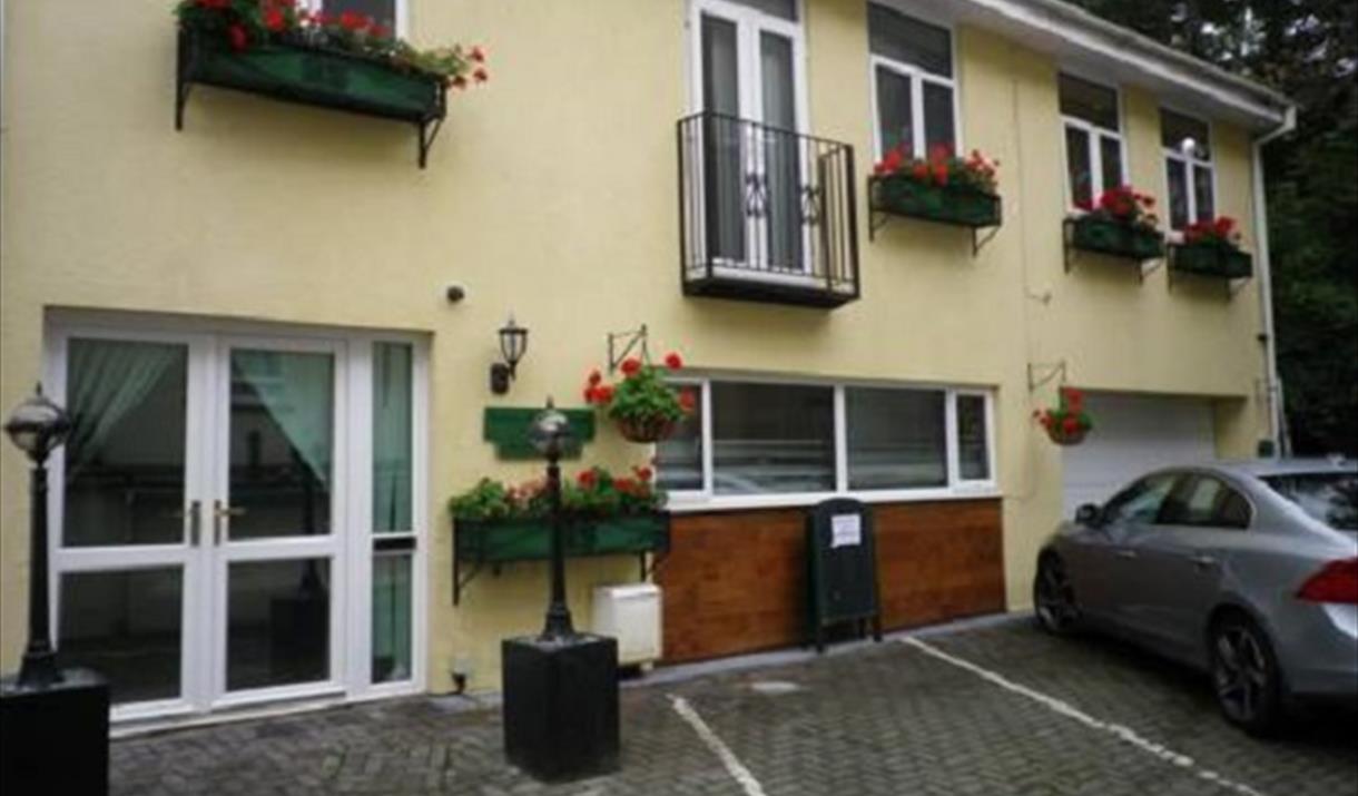 Bridge Hall Apartments Visit Weston-super-Mare self catering accommodation exterior