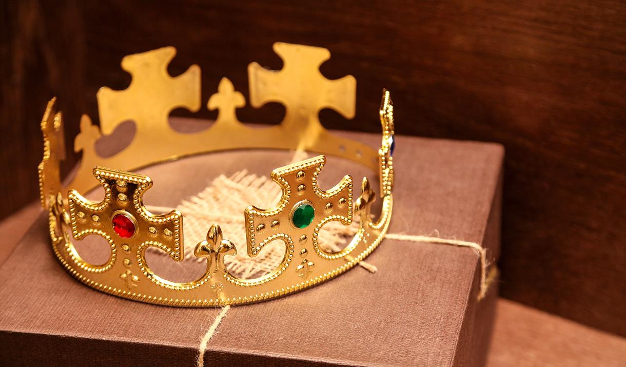 Picture of a golden crown