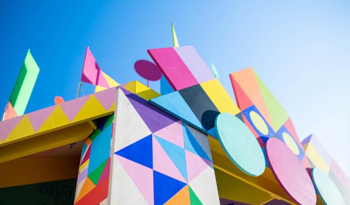 A corner of the shrine that is coloured with the blue sky as a background.