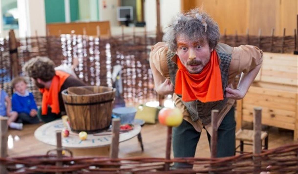 Fine Chisel - Flit, Flap & Fly Pop-Up Theatre