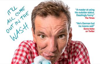 Henning Wehn pulling a funny face
