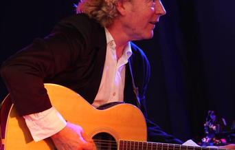 Reg Meuross Gig