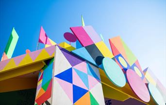 A corner of the shrine that is coloured with the blue sky as a background.