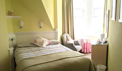 The Beaches Visit Weston-super-Mare Guest House hotel seafront double bedroom interior bay window