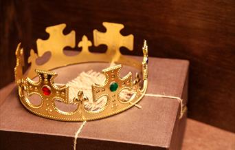 Picture of a golden crown