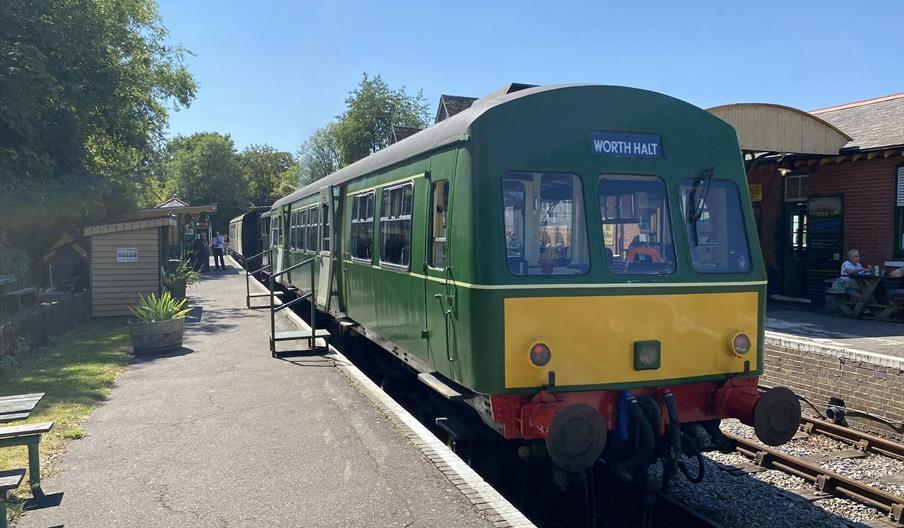 The Worth Halt vintage diesel train at Lavender Line Isfield Station