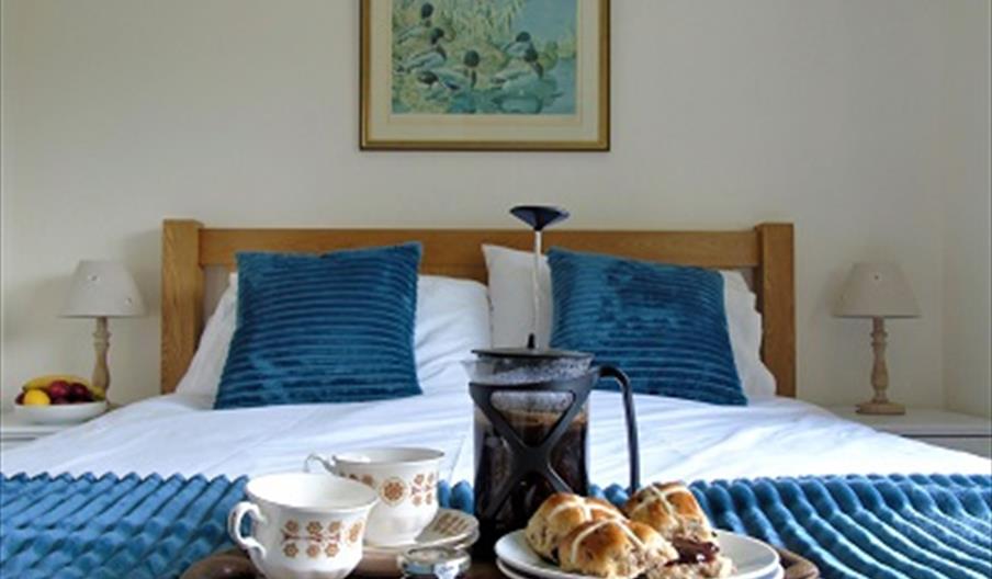 Broadwater Forest Cottage Barn BCB Breakfast in bed