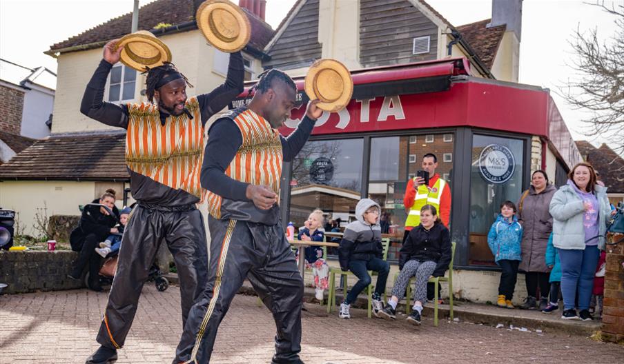 Image of the UK African Acrobats performing