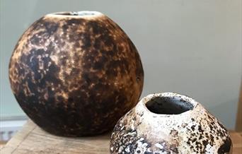 Image of two Obvara pottery