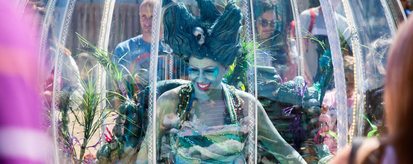 The Mermaid by the Sea Show Globe at Sea Magic by Phoebe Wingrove – © Phoebe Wingrove