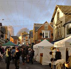Tiz the Season Market, Tisbury