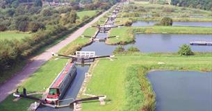 Foxhangers Canal Holidays - Caen Hill Locks