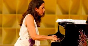 Clara Rodriguez in Triptico Tropical