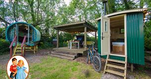 Widbrook Barns - Shepherd's Hut and Gypsy Caravan