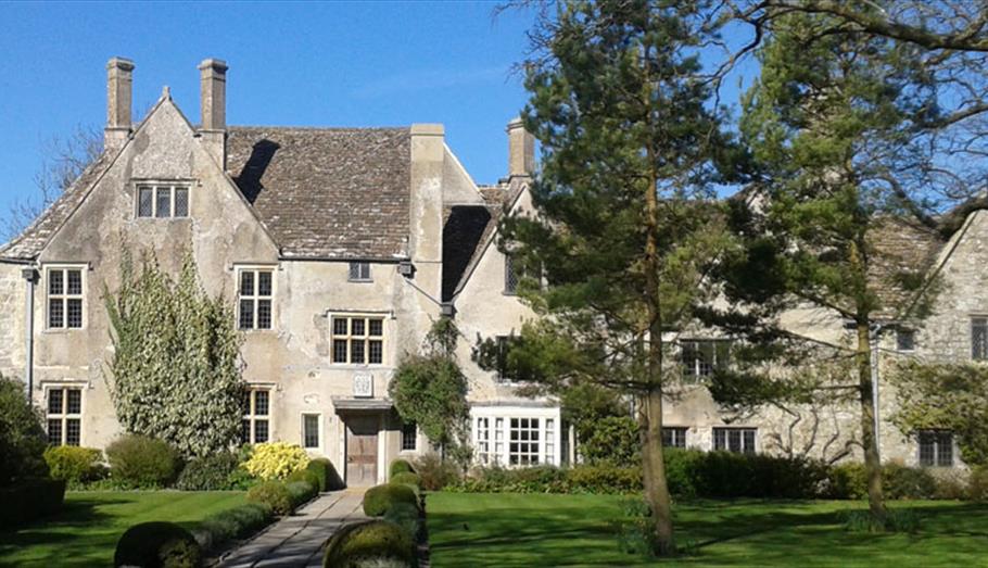 Avebury Manor