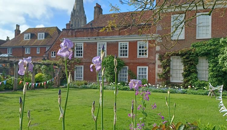 Design, print and take home a tote bag