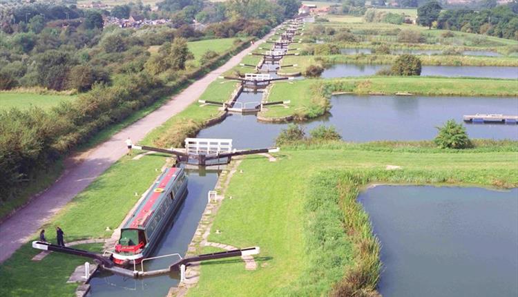 Foxhangers Canal Holidays - Caen Hill Locks