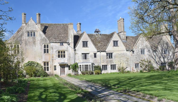Avebury Manor