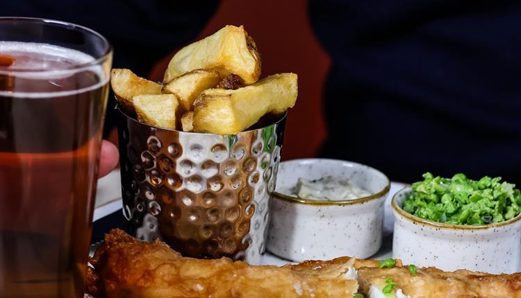 A pint for a shilling! Celebrate VE Day at The White Horse Inn