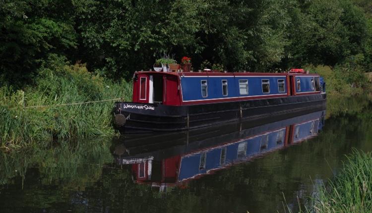 Whistling Swan Narrowboat Hotel
