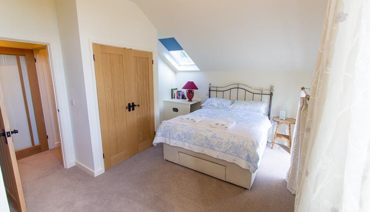 Old Dairy Cottage - bedroom