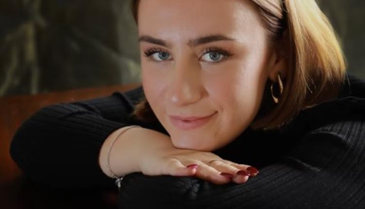 Iford Manor Jazz Festival: Jazz lunch with Maddie Martin Duo