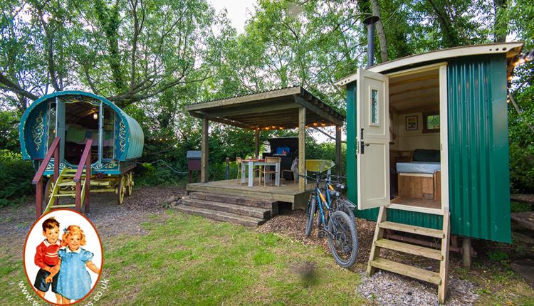 Widbrook Barns - Shepherd's Hut and Gypsy Caravan