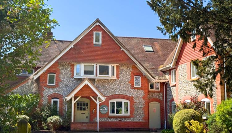 Stonehenge Farmhouse - Travel Trade