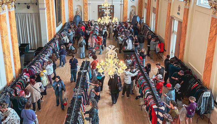 Swipe Vintage x Trowbridge Kilo Sale