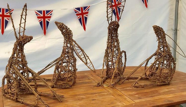 WILLOW SCULPTURE WORKSHOP IN THE GARDENERS' BOTHY