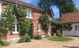 Stable Cottage - courtyard