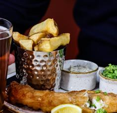 A pint for a shilling! Celebrate VE Day at The White Horse Inn