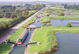 Foxhangers Canal Holidays - Caen Hill Locks