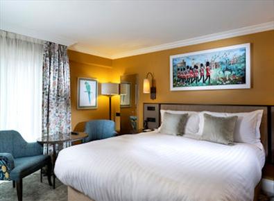Classic Queen bedroom at Castle Hotel Windsor