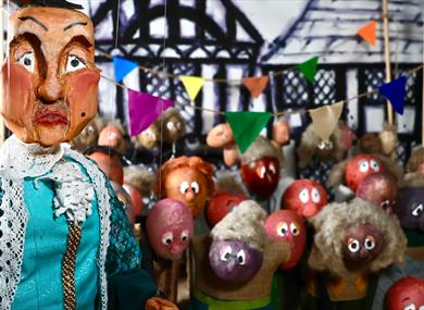 The Emperor's New Clothes - Czech marionettes