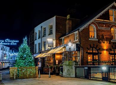 Eton Christmas Lights, image courtesy @raashonthegram