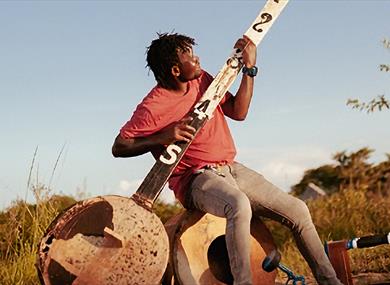 Gasper Nali - playing the babatoni outdoors