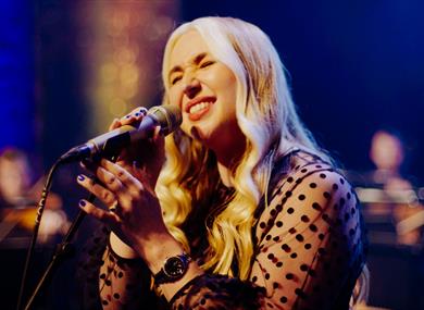 Ainsley Hamill singing