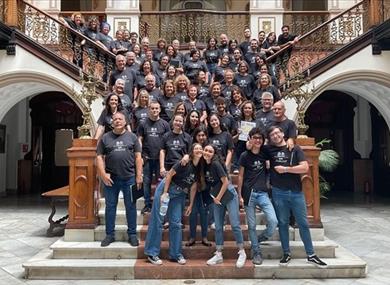 Subito Koral - mixed choir posed on large staircase